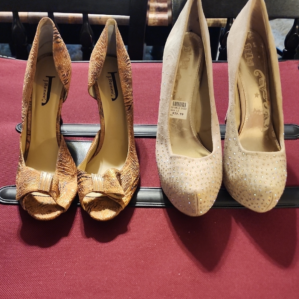 Journee Collection Tan and Cream Heels with Elegant Design